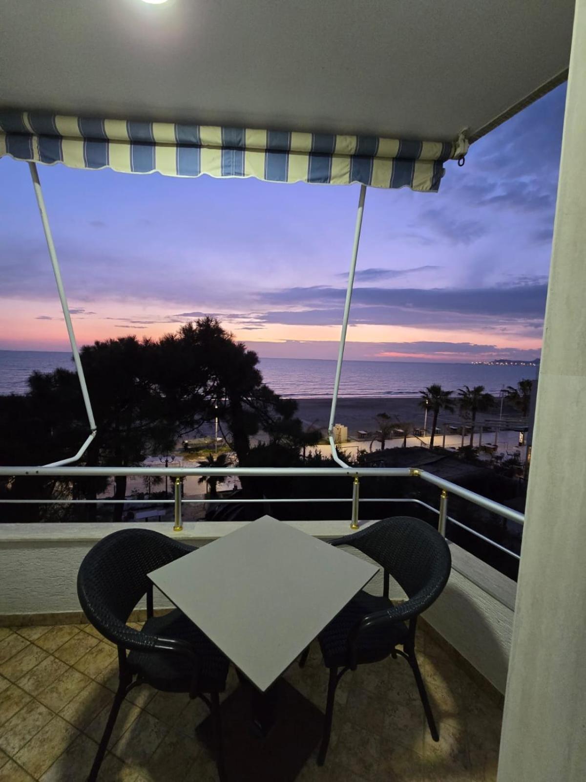 Blue Amr Hotell Škalngur Exteriör bild